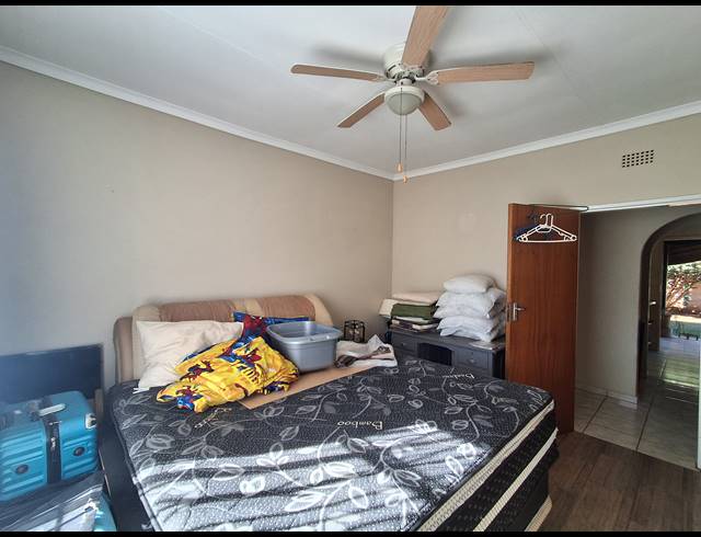 4 BEDROOM FREESTANDING FOR SALE IN STILFONTEIN EXT 4